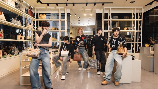 Marc Jacobs Xuân 2026 được tái hiện như thế nào qua lăng kính Sài Thành?