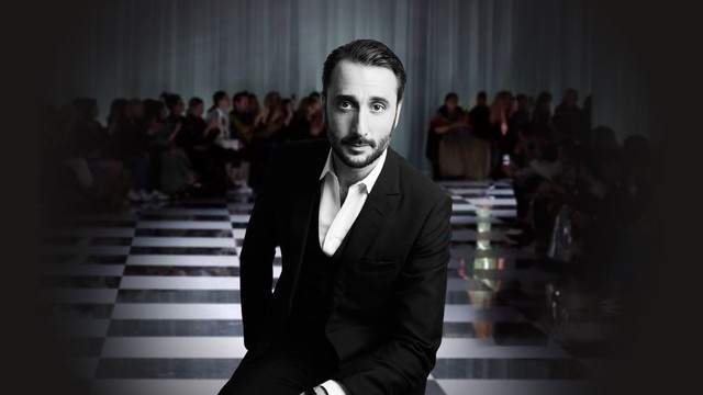CEO Emmanuel Gintzburger rời Versace 