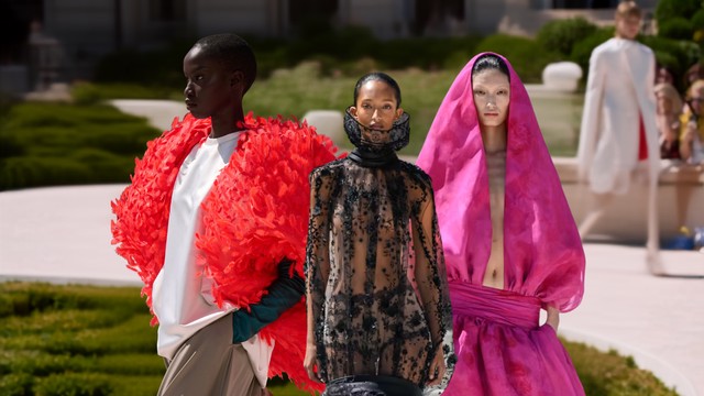 Balenciaga Haute Couture FW26: “Tân vương” dệt mộng vải vóc từ hình khối