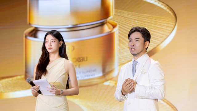 Clé de Peau Beauté Restorative Cream Supreme: Rạng rỡ dấu ấn thời gian