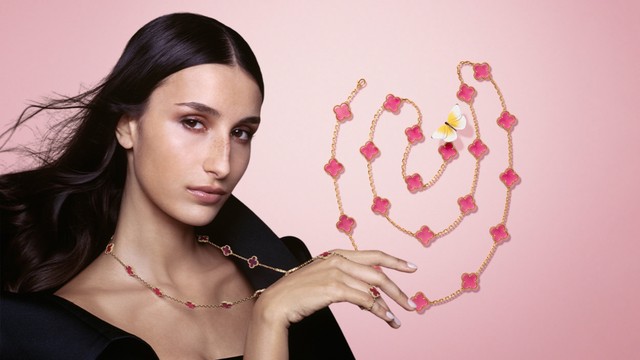 Van Cleef & Arpels “phủ hồng” di sản Alhambra