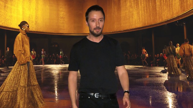 Anthony Vaccarello khép lại một thập kỷ tại Saint Laurent