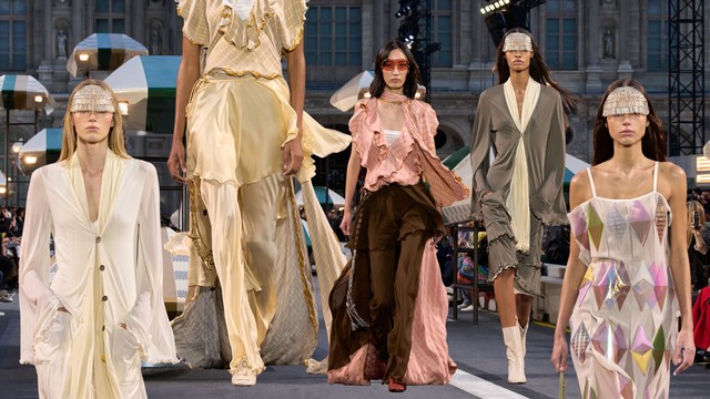 Louis Vuitton Spring/Summer 2027: Quá khứ, hiện tại và tương lai sóng bước trên đại lộ thời gian