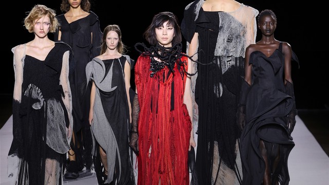 Yohji Yamamoto Xuân Hè 2027: Về với vải và sợi nơi áo quần khởi sinh