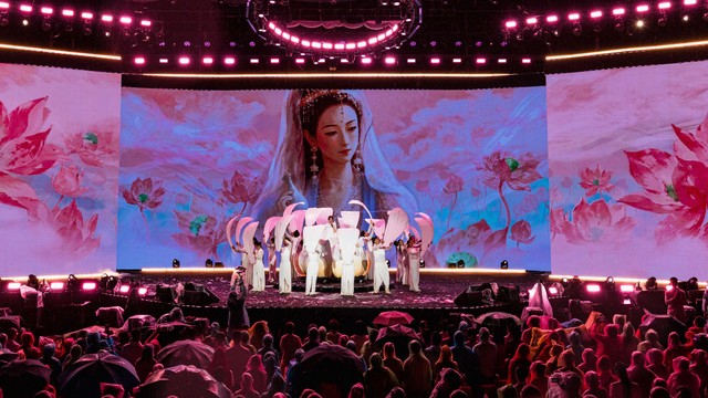SYMPHONY IN MOONLIGHT: Cuộc hội ngộ dưới trăng của 9 giọng ca hàng đầu Việt Nam