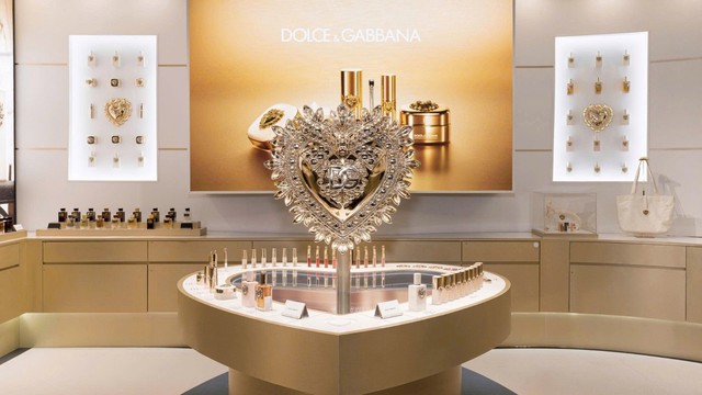 Theo dấu Sacred Heart dạo bước vào thế giới Dolce&Gabbana Beauty